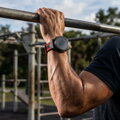 Cubenest Prémiový sportovní řemínek na Garmin Watch QuickFit 22 mm černo-červený