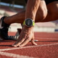 Cubenest Prémiový sportovní řemínek na Garmin Watch QuickFit 22 mm žluto-šedý