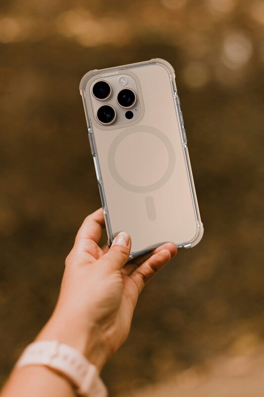 Cubenest Kryt na iPhone 16 Pro MagPro Strong Guard zlatý