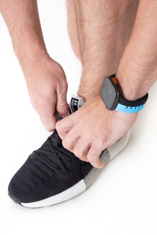 Cubenest Prémiový sportovní řemínek na Apple Watch černo-modrý