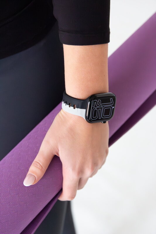 Cubenest Prémiový sportovní řemínek na Apple Watch černo-šedý