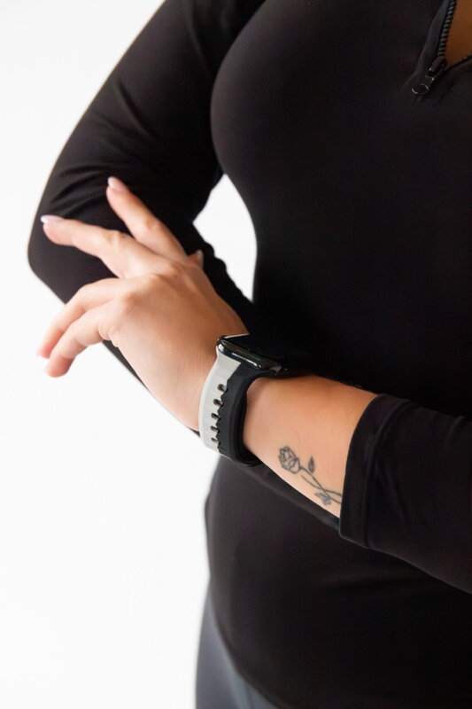 Cubenest Prémiový sportovní řemínek na Apple Watch černo-šedý